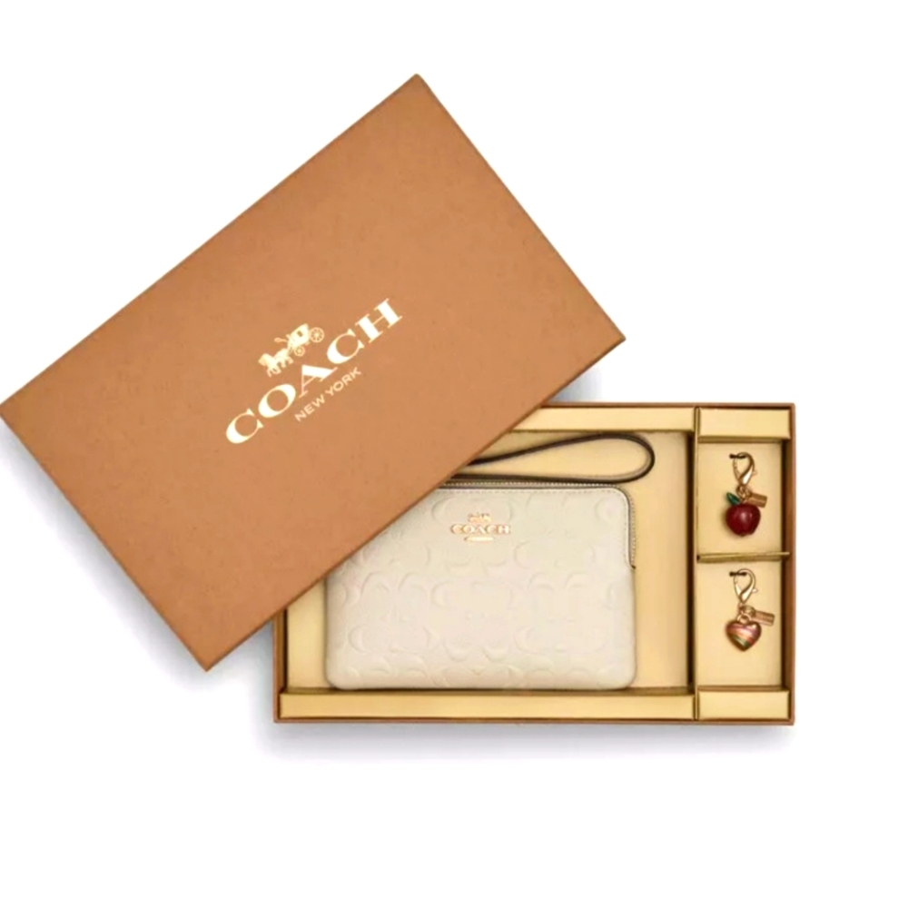 Coach Corner zip wristlet New in box